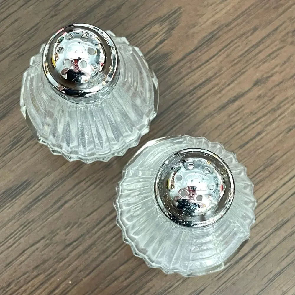 Vintage Anchor Hocking Clear Ribbed Glass Salt & Pepper Shakers Beehive Cut READ